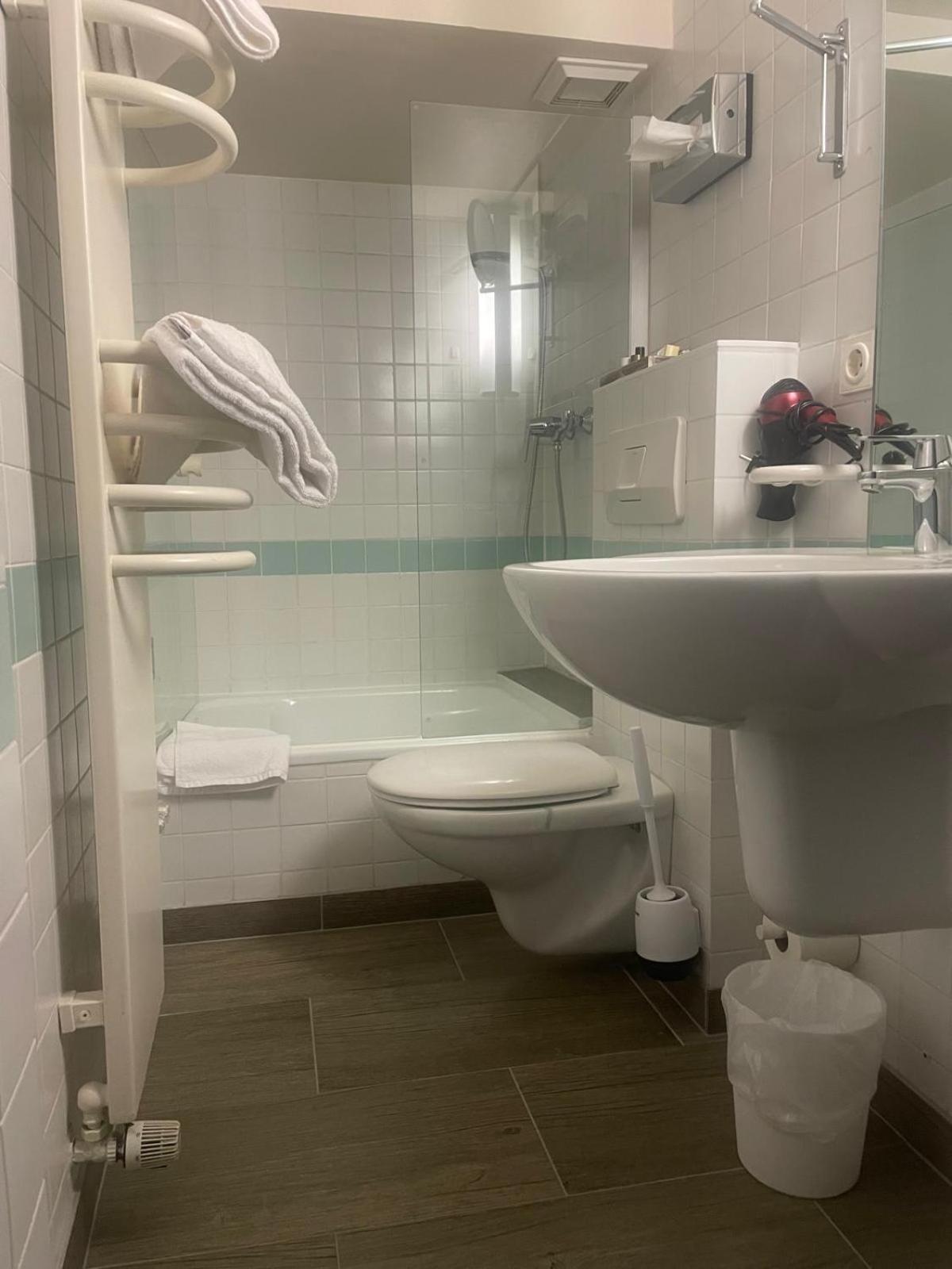 Hotel Restaurant Altes Badhaus Eberbach  Bagian luar foto